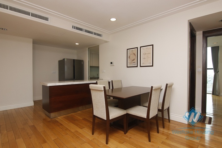 Luxury three bedrooms apartment for rent in Hoang Thanh tower, city center, Ha Noi